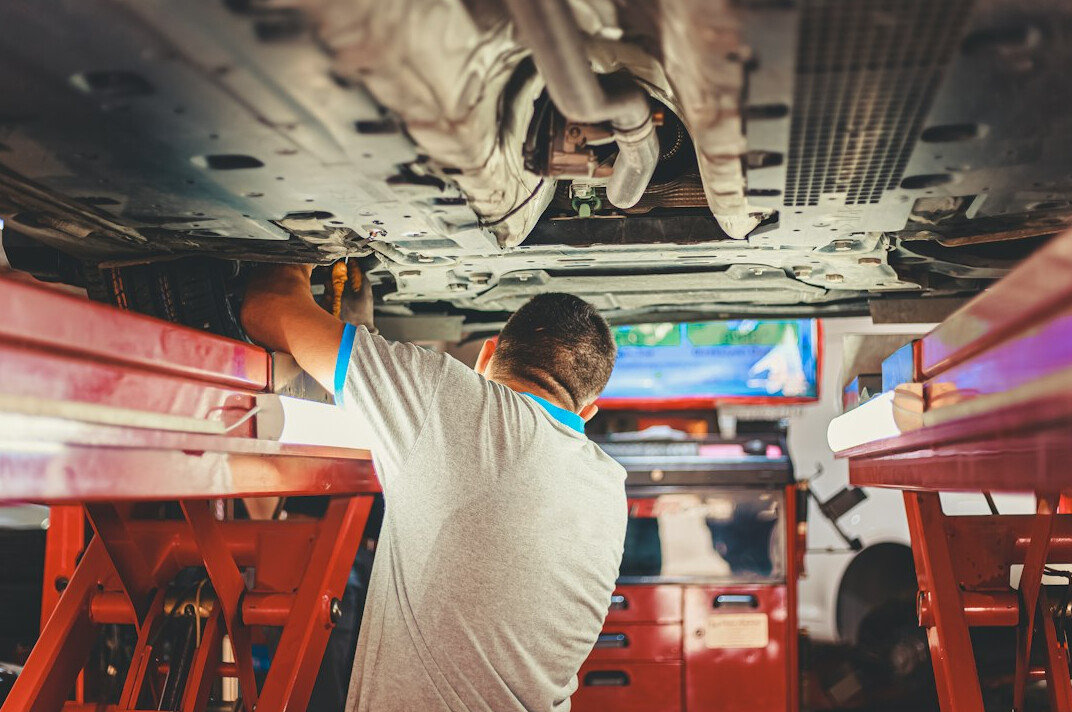 expert mechanic working